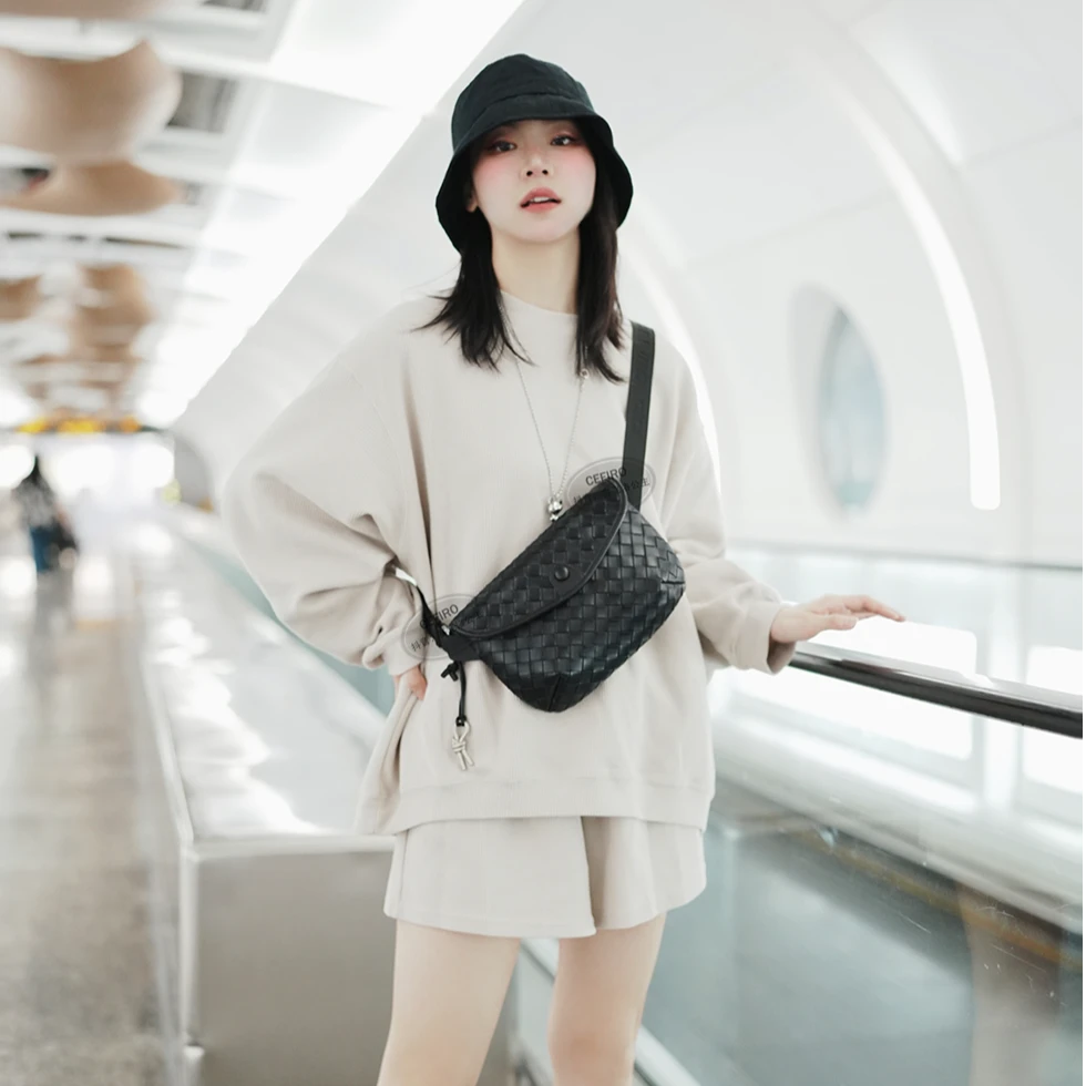 【CEFIRO · CiCi】2025春夏新款百搭酷酷男女同款斜跨包胸包 1WA821