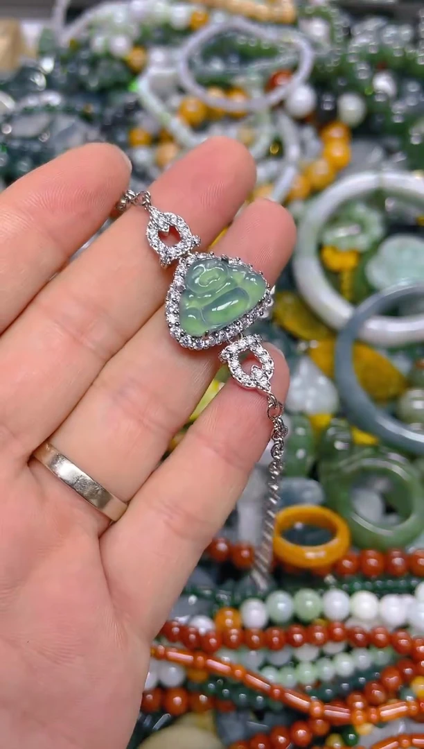 颈饰未镶嵌翡翠/ F /翡翠A货，一件也是批发价