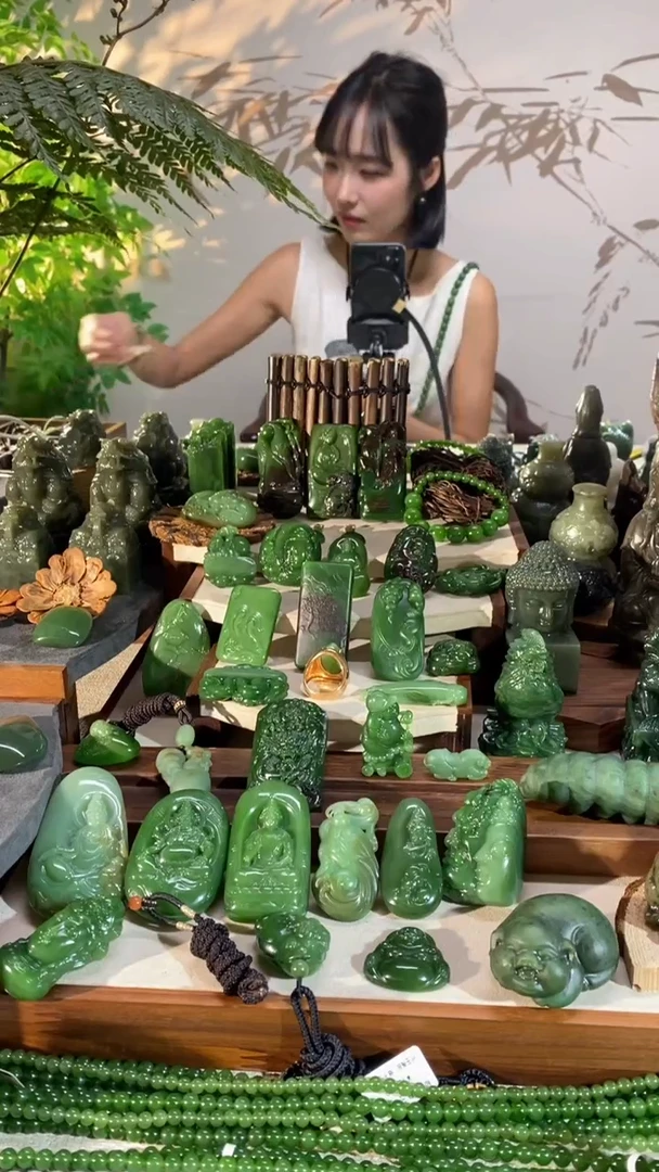 未镶嵌和田玉耳饰和田玉吊坠