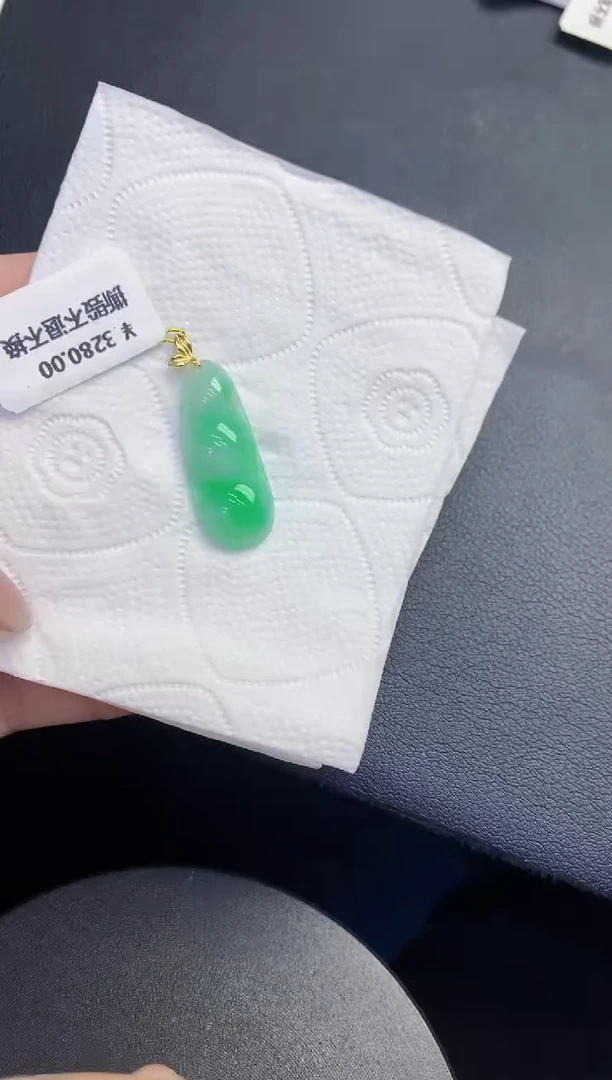 颈饰18K金镶嵌翡翠缅甸天然翡翠A货