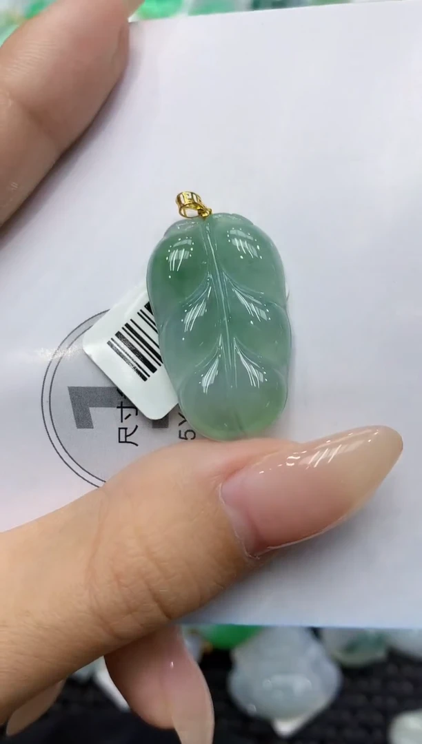 颈饰18K金镶嵌翡翠111111111111