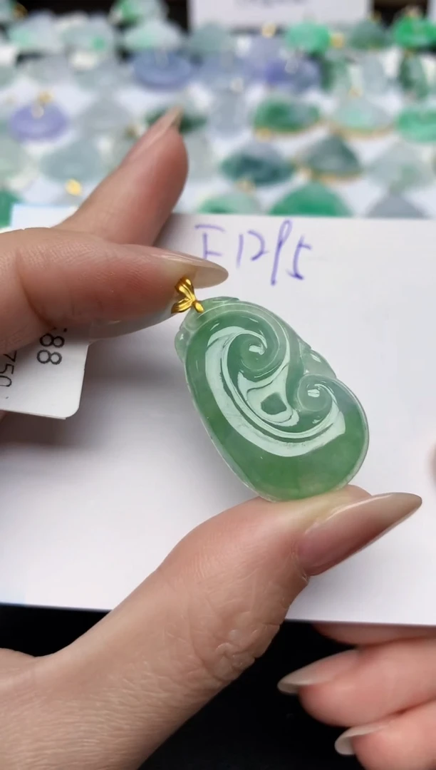 颈饰18K金镶嵌翡翠天然缅甸A货翡翠百元以上9元证书费自理