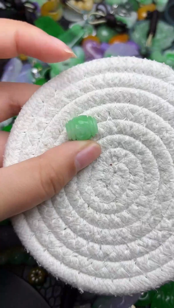 颈饰未镶嵌翡翠缅甸翡翠吊坠