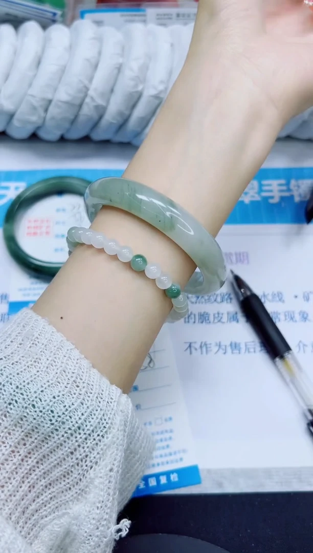 石英质玉手镯未镶嵌227/58