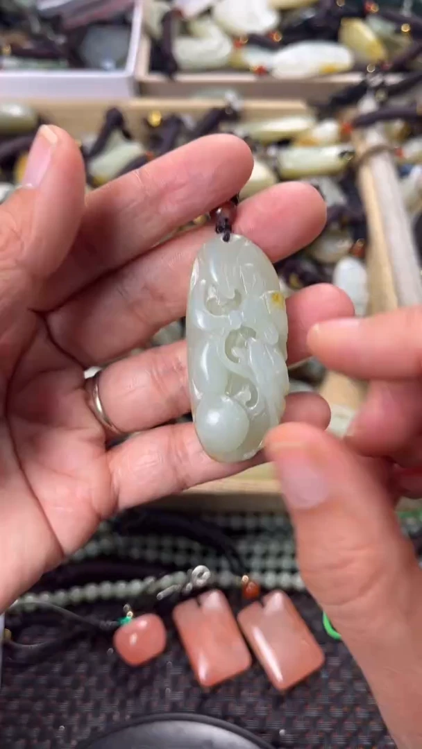 【闪购商品】和田玉颈饰未镶嵌多样性发货没有证书拍一发一有瑕