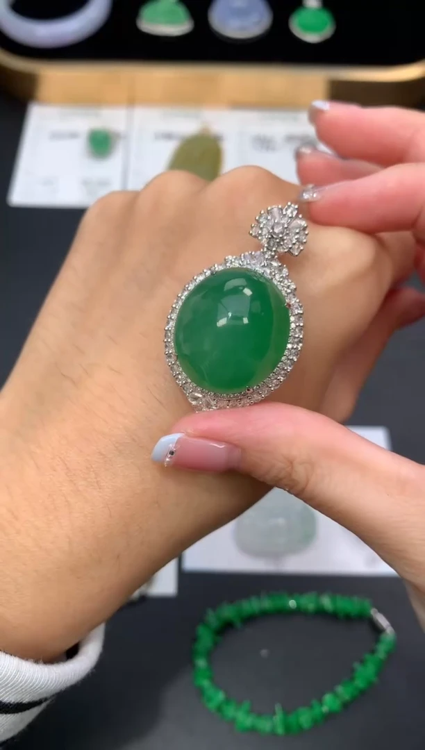 18K金镶嵌定制翡翠48小时鉴赏期 退货不扣服务费