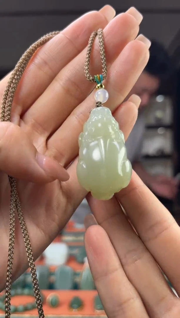 和田玉未镶嵌颈饰佩佩