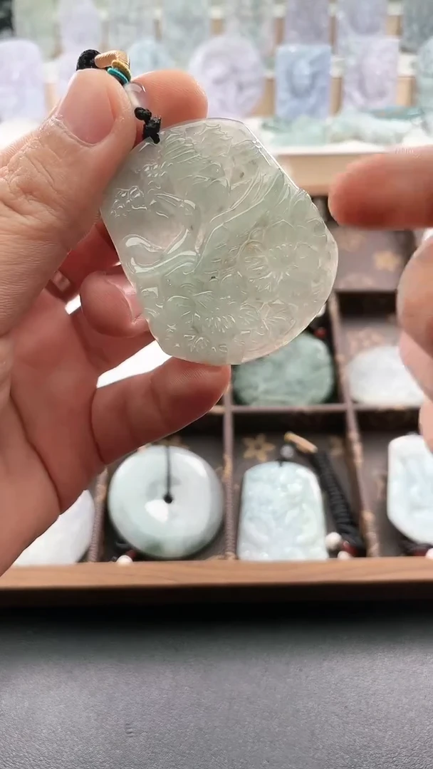 翡翠未镶嵌颈饰..../6/1/ 05