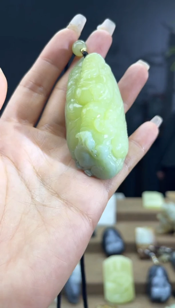 颈饰未镶嵌和田玉1