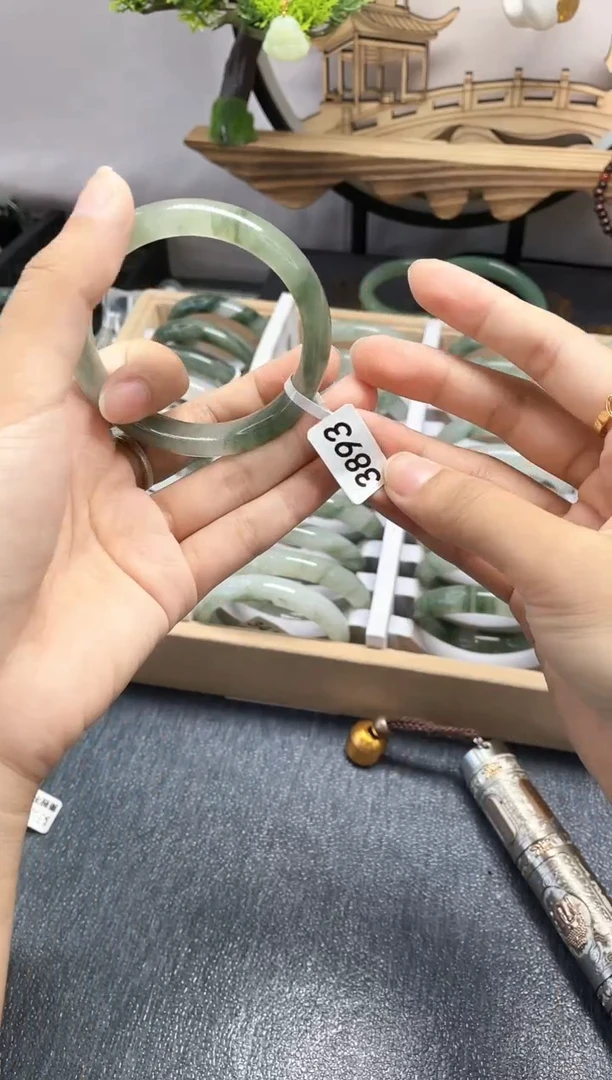 未镶嵌手镯石英质玉3893