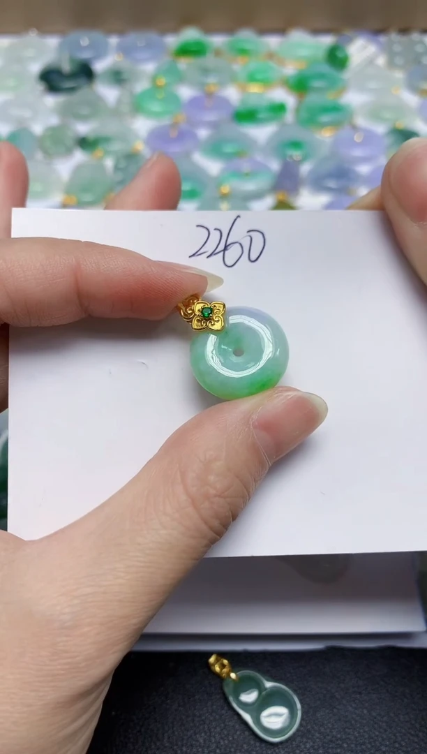 翡翠未镶嵌颈饰11111111111