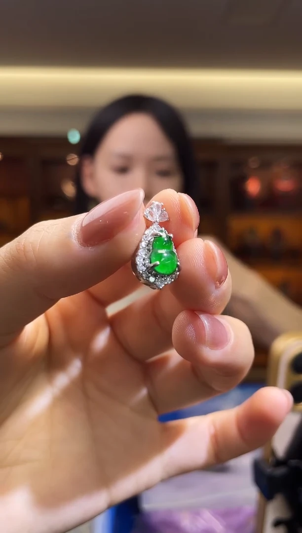 颈饰未镶嵌翡翠（多样性发一件）