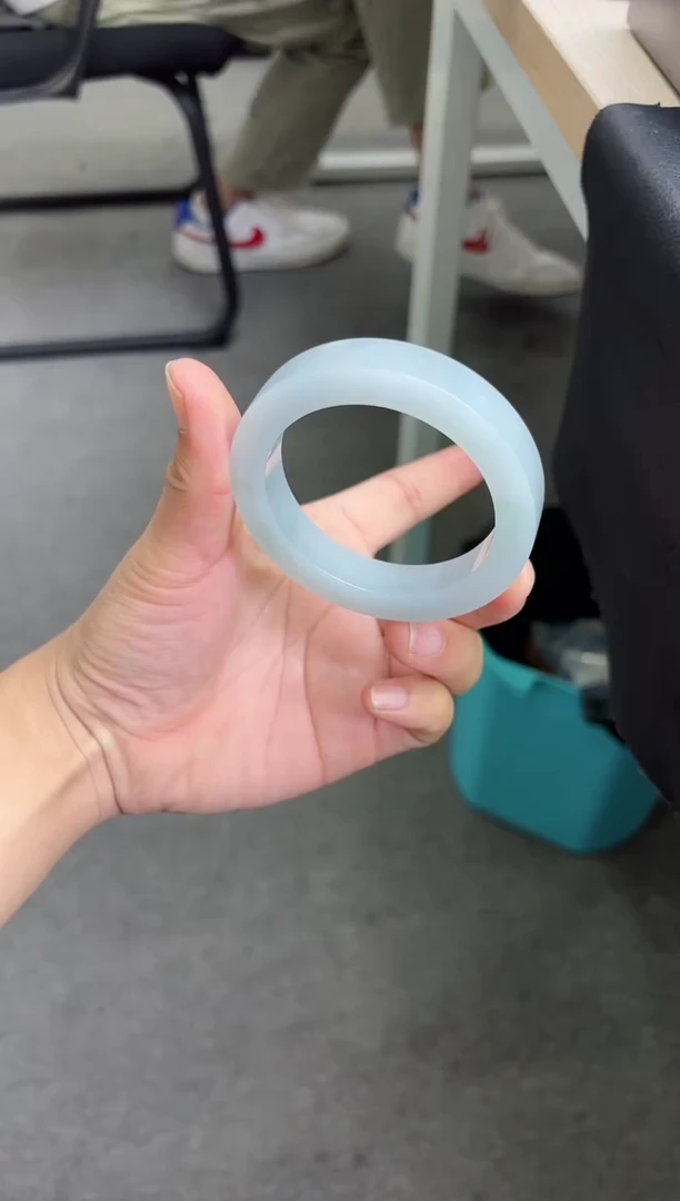 未镶嵌手镯定制翡翠阳****馆手镯