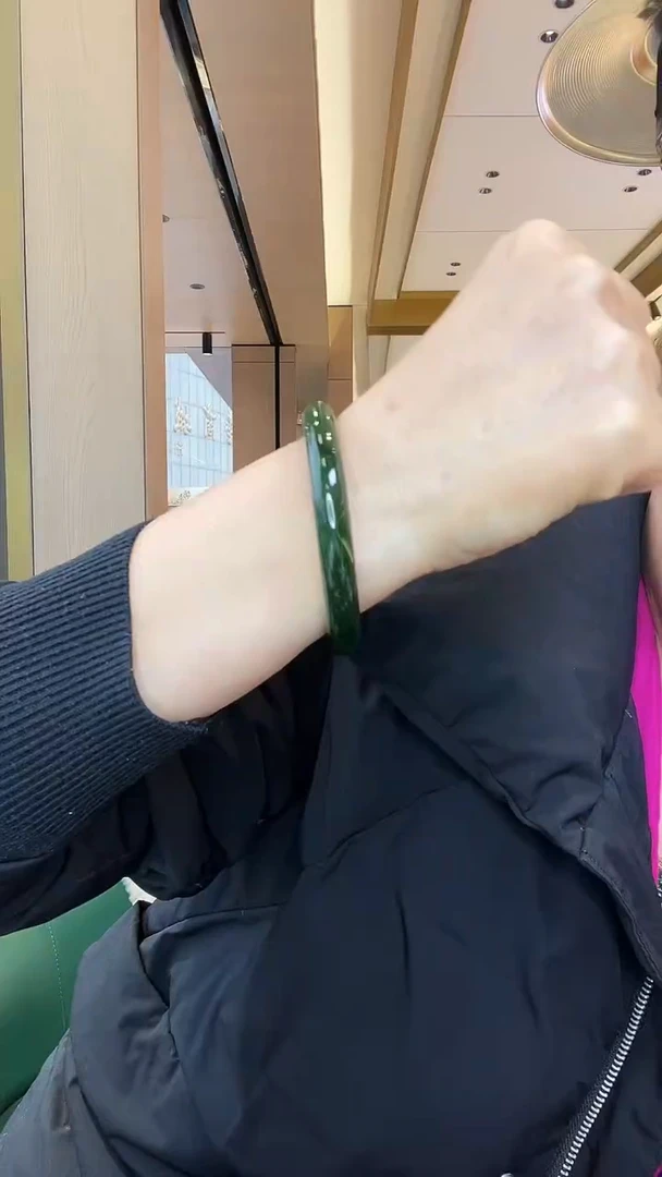【闪购商品】和田玉手镯未镶嵌美人镯57