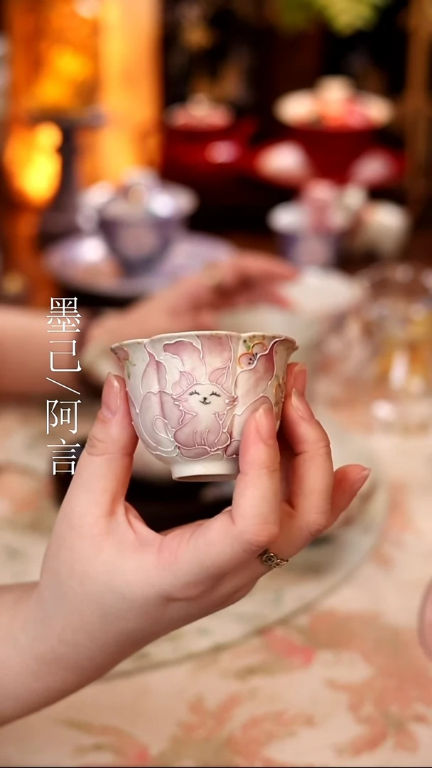 火石红-手绘九尾狐-莲瓣茶杯