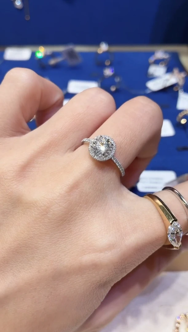 铂Pt950镶嵌实验室培育钻石1克拉圆包13圈