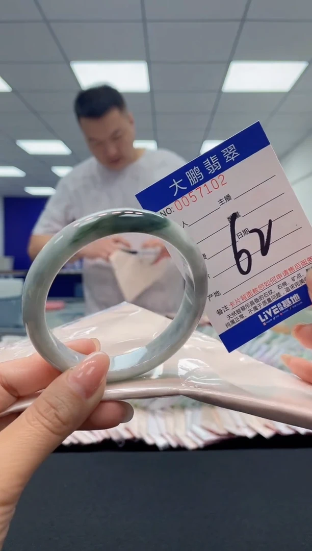 【闪购商品】翡翠手镯未镶嵌AAAAAAAAAA