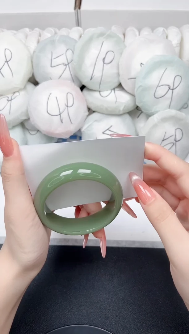 未镶嵌手镯石英质玉34-54.4