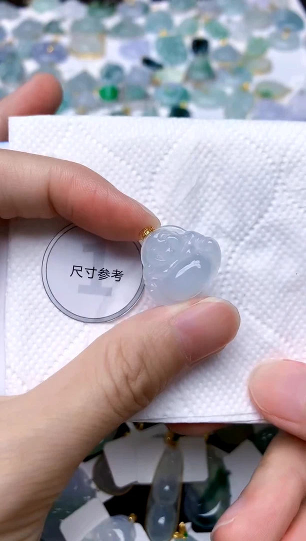 颈饰18K金镶嵌翡翠天然A货翡翠