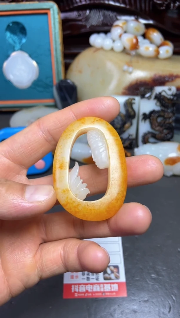 和田玉未镶嵌挂件钱****。和田玉