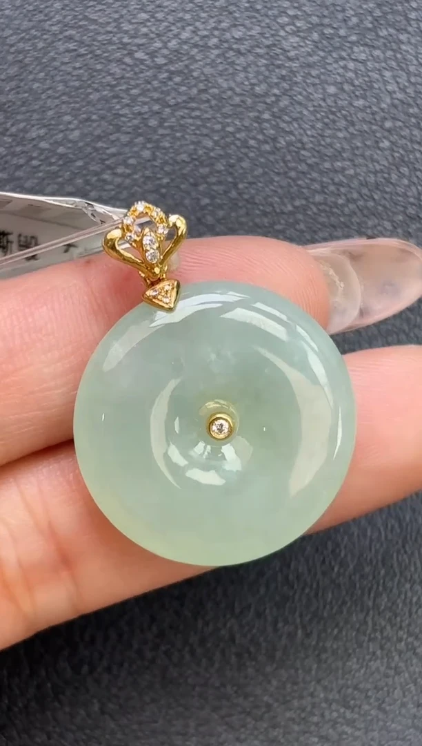 颈饰18K金镶嵌翡翠平安扣