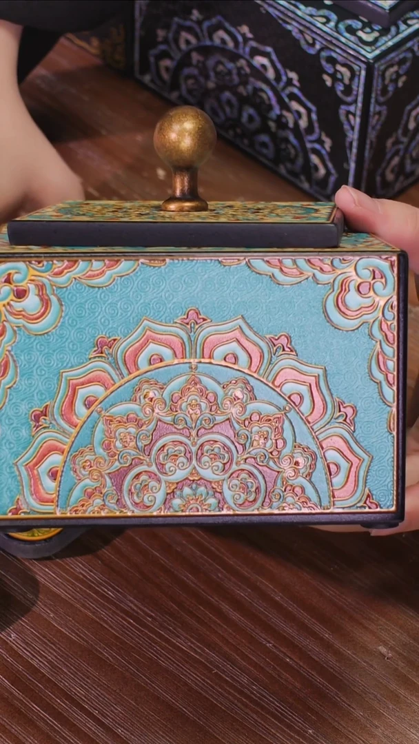 壹藏贰宝盛光图案小茶叶罐