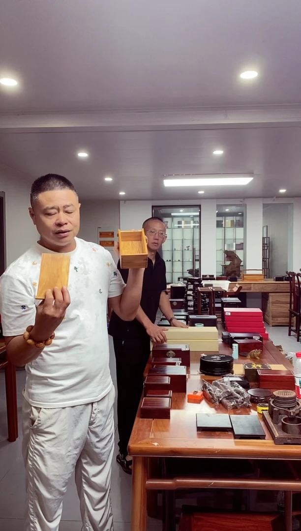 木贵妃檀机关盒瑕疵款35