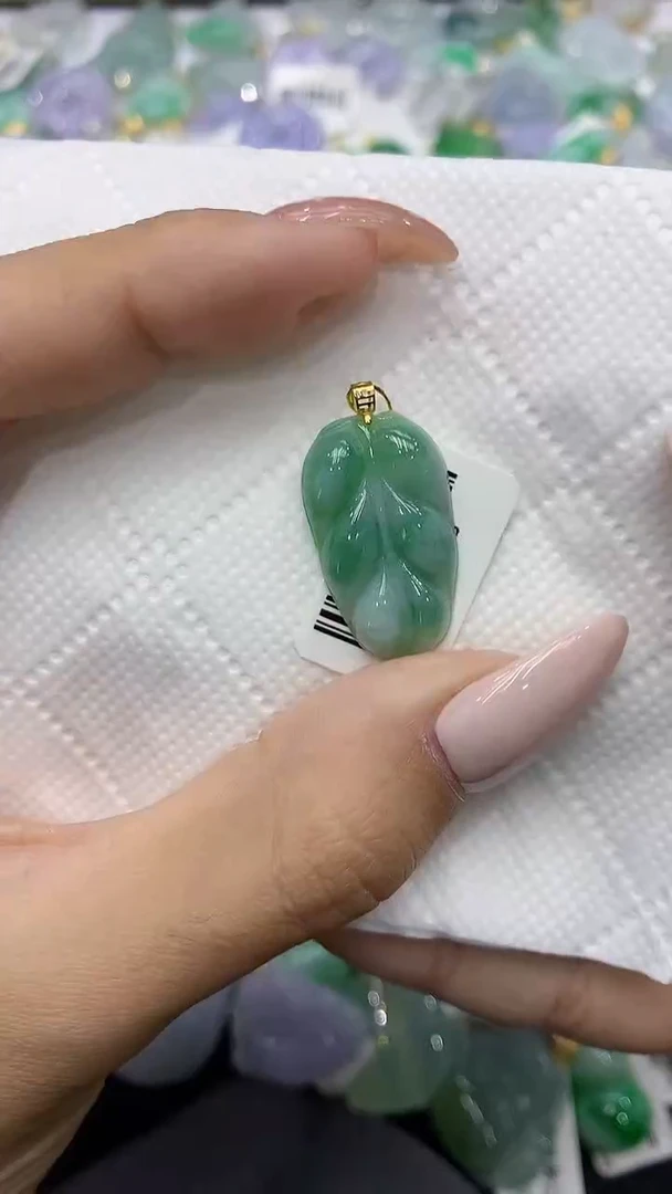 颈饰18K金镶嵌翡翠111111111111
