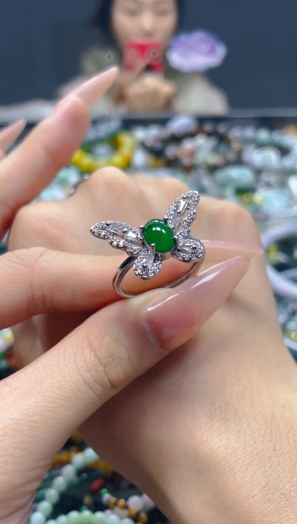 颈饰未镶嵌翡翠/W/翡翠A货，一件也是批发价