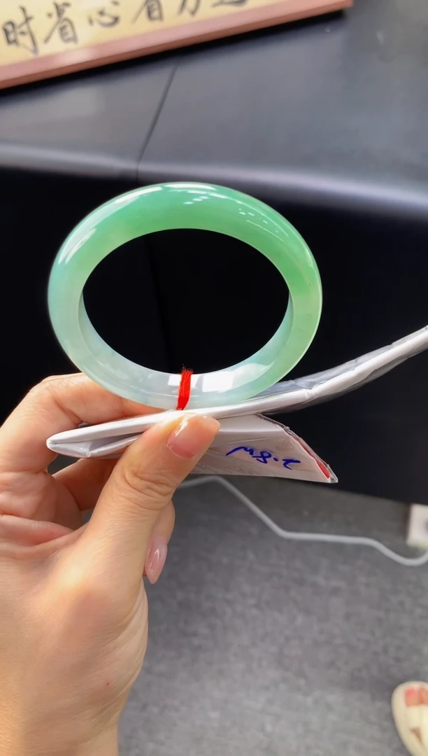 翡翠手镯未镶嵌30圈口53.3*10.6*8.7