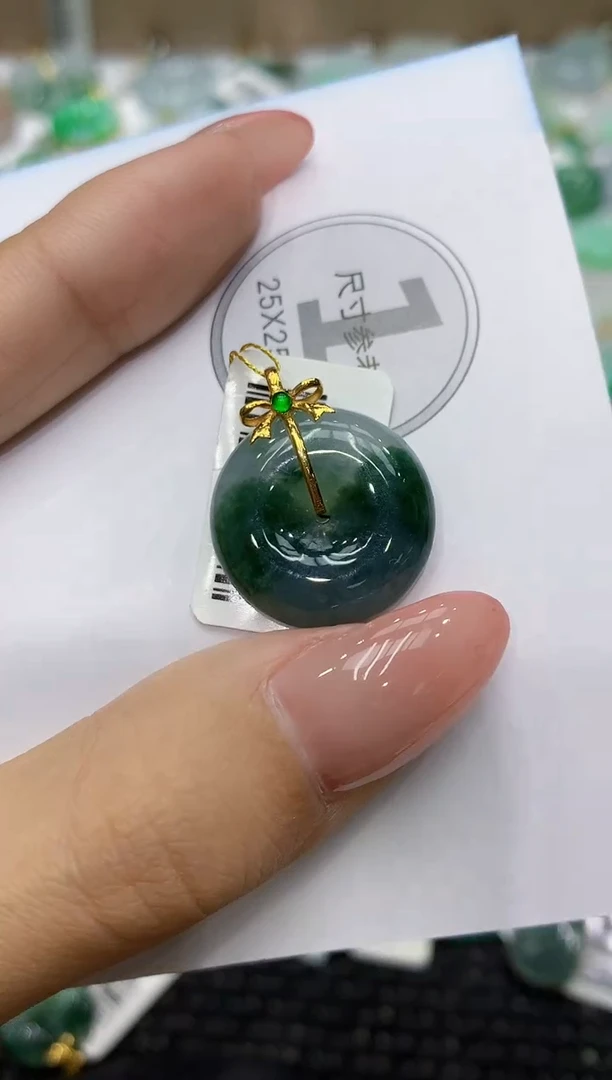 颈饰18K金镶嵌翡翠111111111111