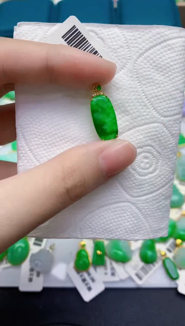 颈饰18K金镶嵌翡翠天然翡翠缅甸A货