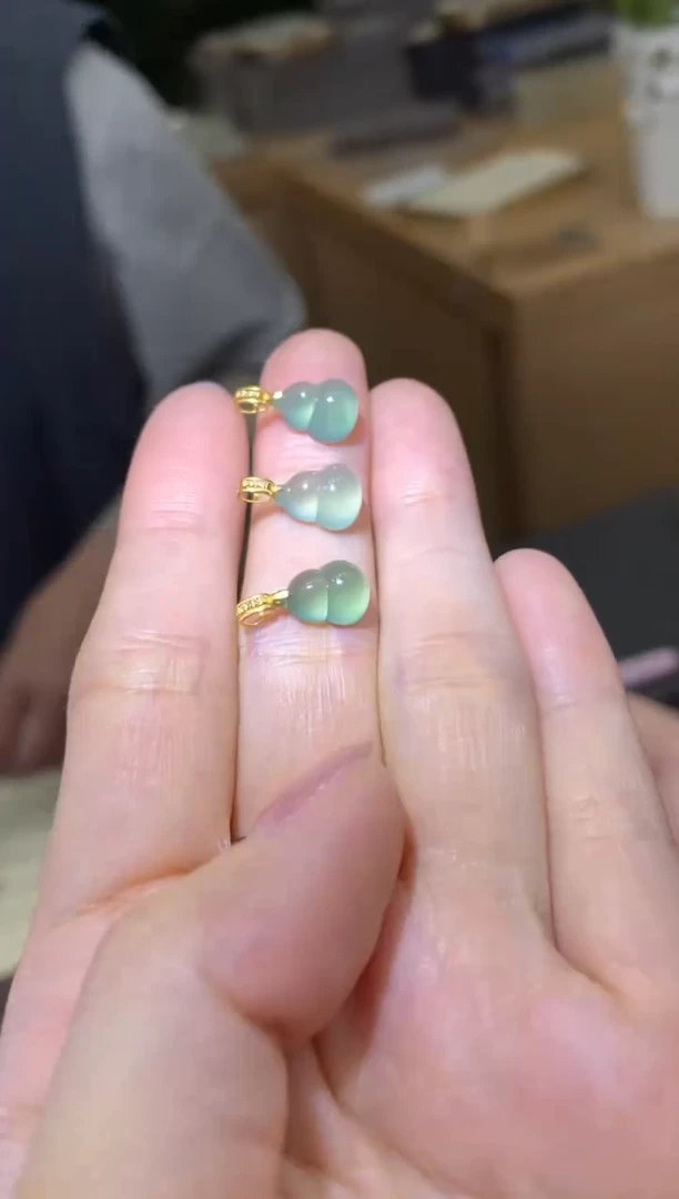 颈饰18K金镶嵌翡翠|不退不换多样性发一