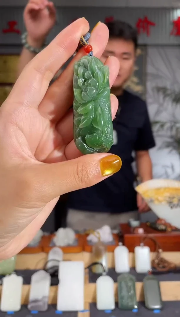 和田玉未镶嵌颈饰1