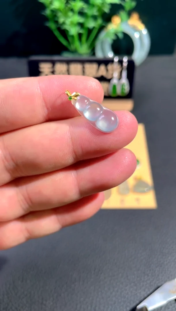 颈饰18K金镶嵌翡翠翡翠