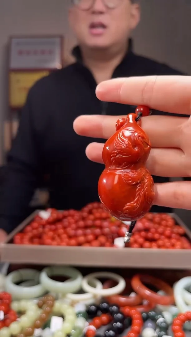 颈饰未镶嵌南红玛瑙吊坠