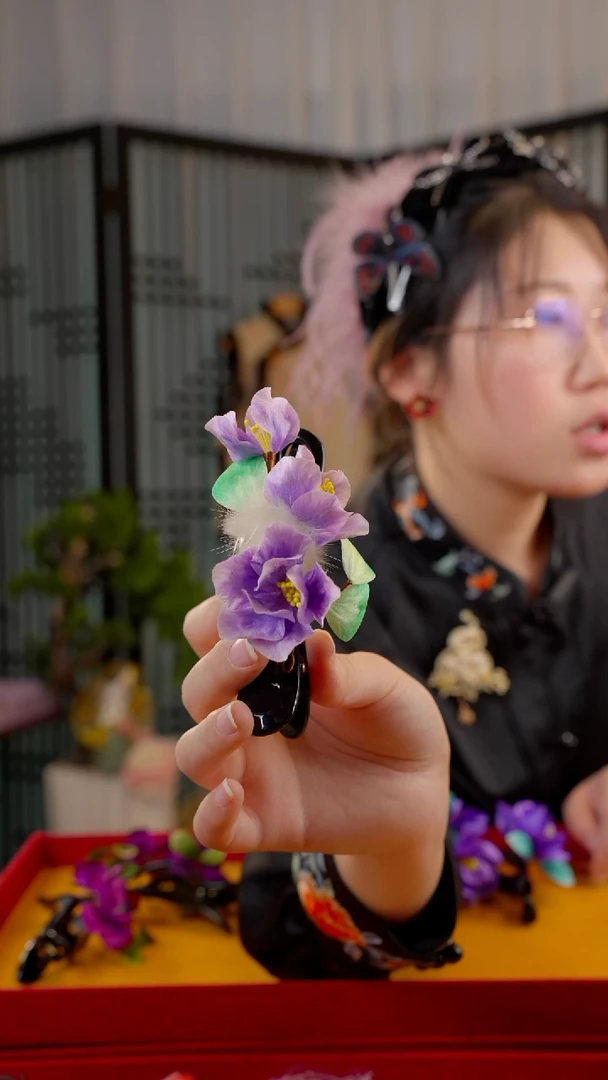 刺绣非遗绒花手工饰品