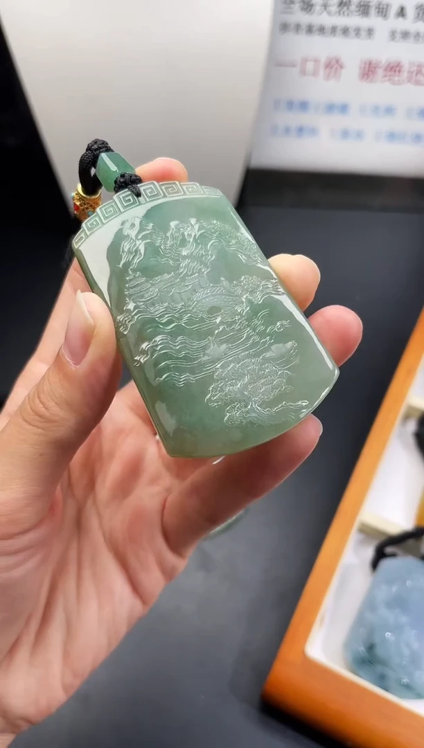 颈饰未镶嵌翡翠山水