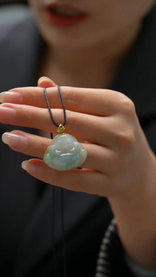 颈饰18K金镶嵌翡翠佛公