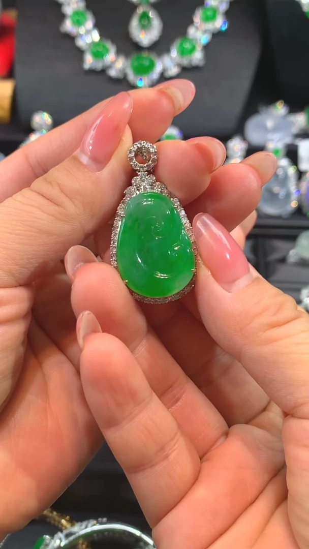 【闪购商品】翡翠吊坠(不含链)18K金镶嵌吊坠