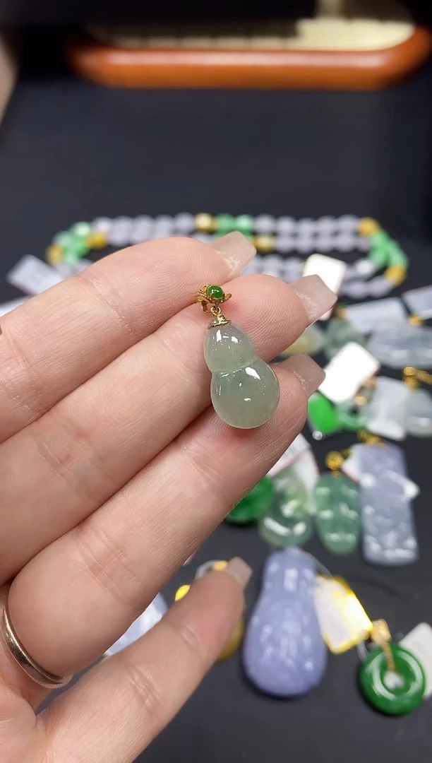 吊坠(不含链)18K金镶嵌翡翠葫芦18K金扣镶嵌@@CMT
