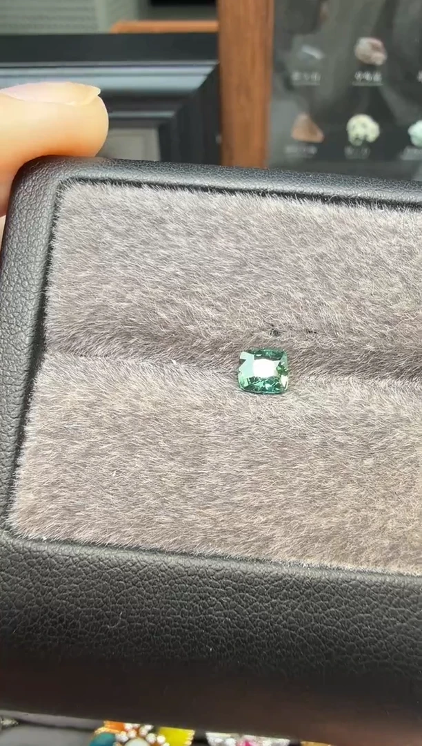 裸石蓝宝石绿蓝宝0.7ct-A090-1p