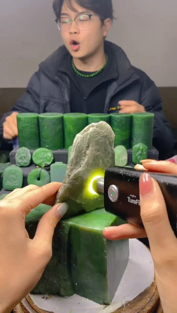 未镶嵌和田玉（碧玉）珠宝半成品1