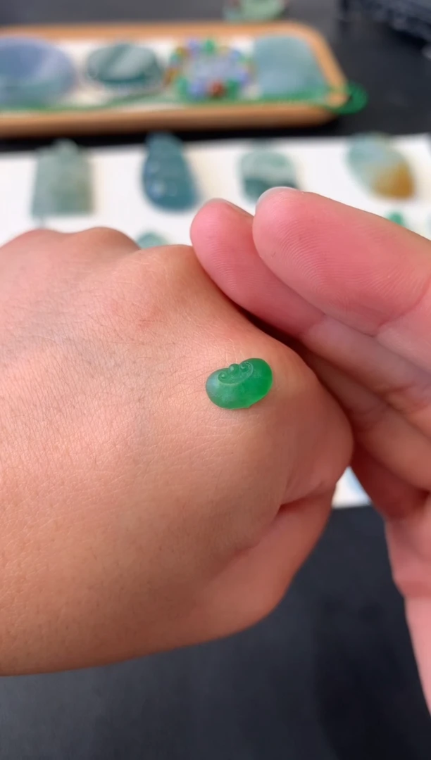 未镶嵌定制翡翠m**i翡翠