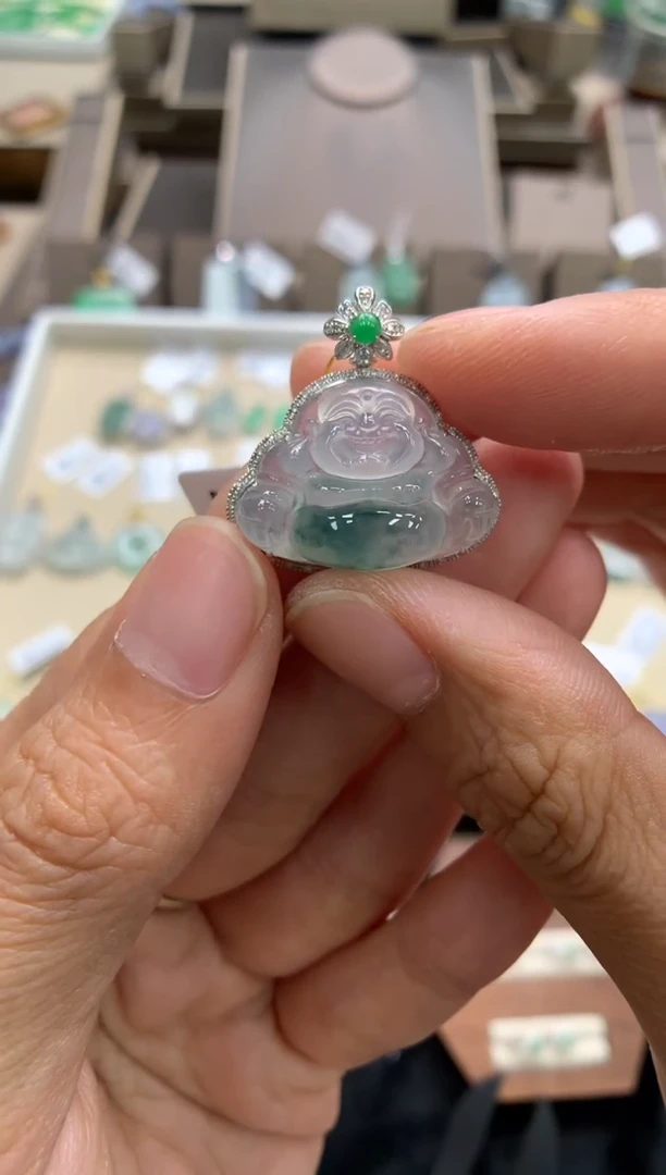 颈饰18K金镶嵌翡翠佛公