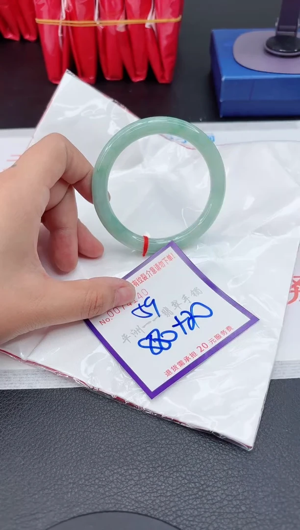 翡翠手镯未镶嵌1