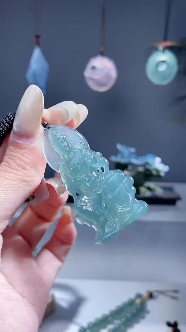 颈饰未镶嵌翡翠观音自在