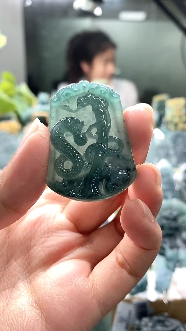 翡翠未镶嵌颈饰翡翠