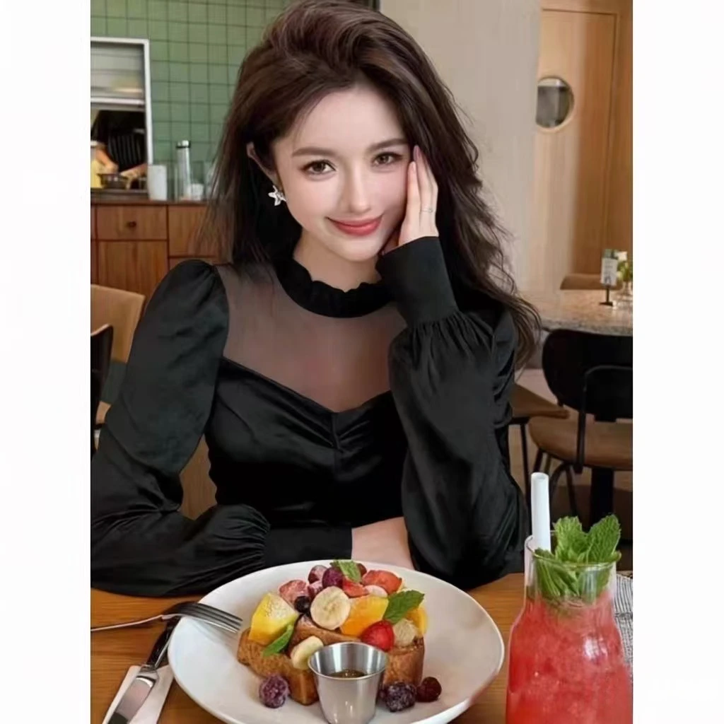 2025新款秋冬巨好看法式轻熟小众不撞款穿搭时尚气质黑色丝绒上衣