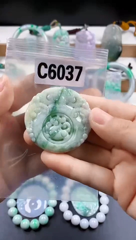 颈饰未镶嵌翡翠天然翡翠吊坠挂件